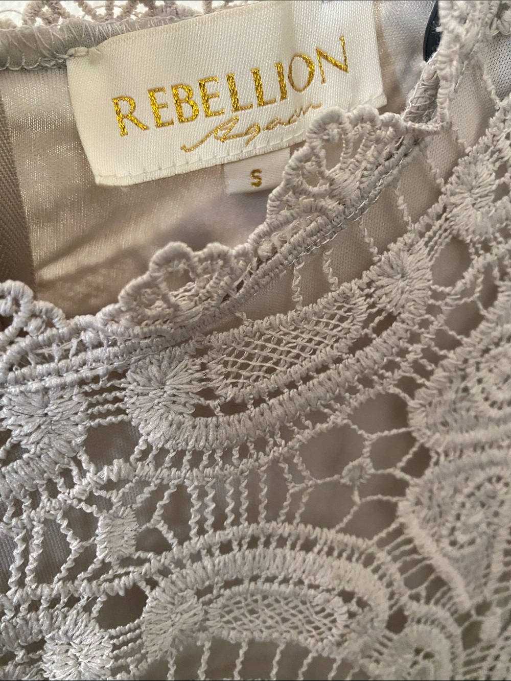 REBELLION AGAIN Sleeveless Crochet Lace Blouse in Light Gray - Picture 11 of 12